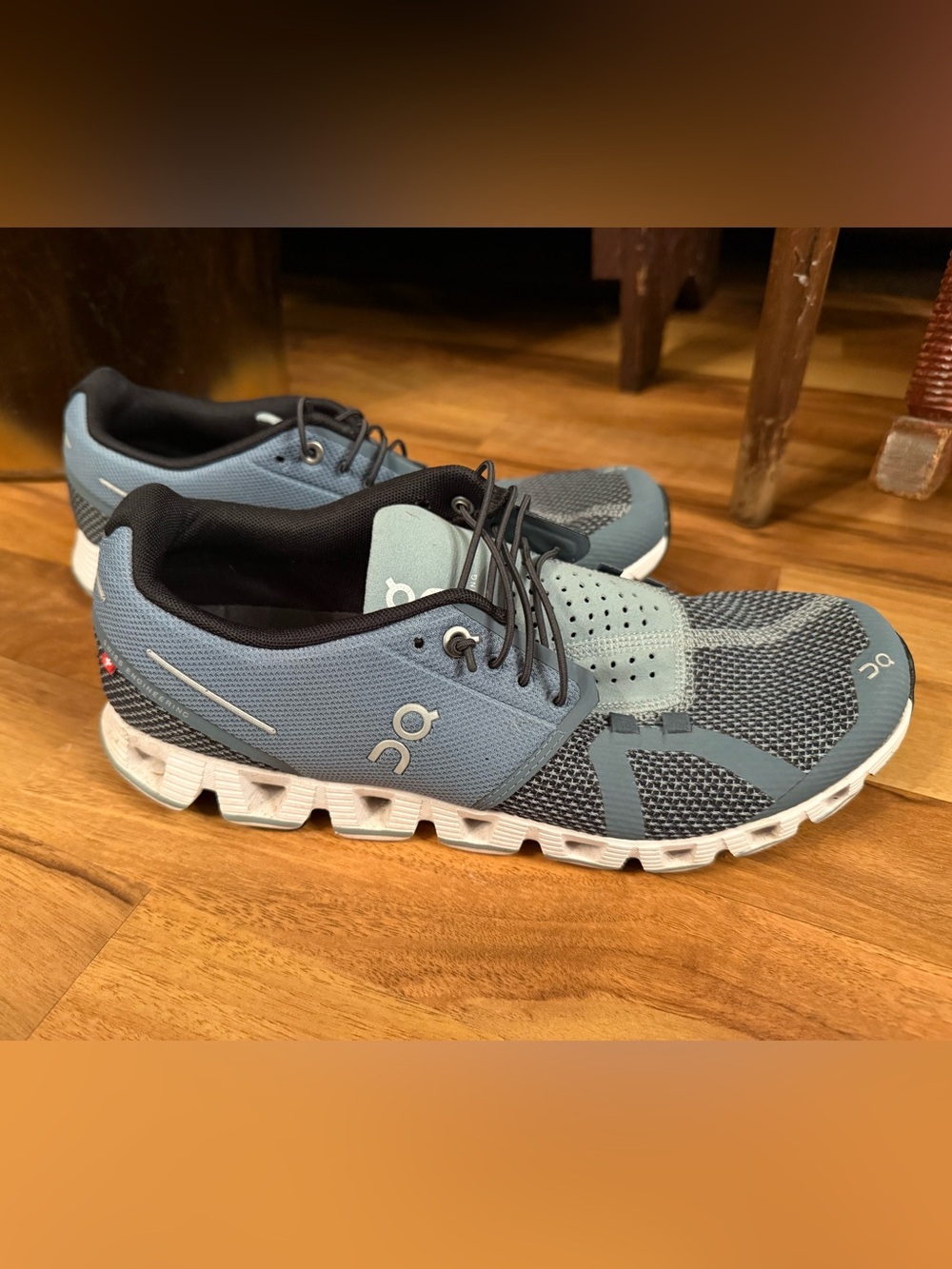 On Cloud women's running shoes Tide Magnet colorway blue gray sz.9.5